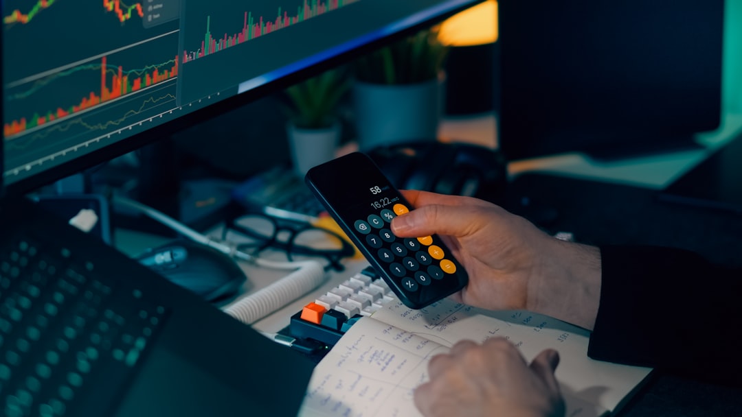 Should I Sell My Investments Now? What UK Investors Should Do During Market Turmoil